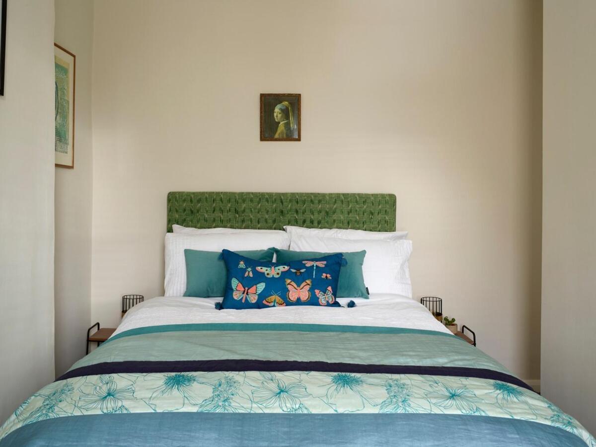 Stylish 3 Bed City Living Apartment *